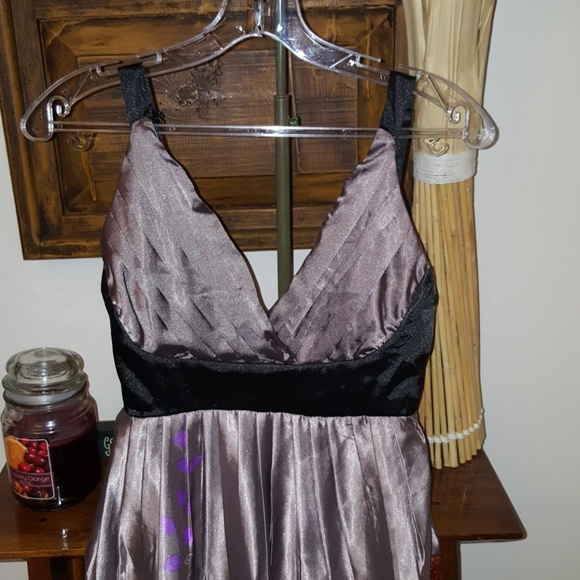 Beautiful boutique dress NWT - Picture 3 of 8