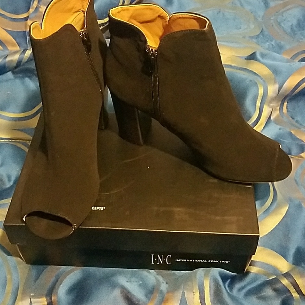 Bkack faux suede peep toe bootie
