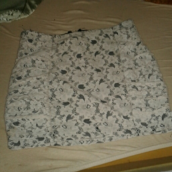 Forever 21 Lace skirt - Picture 1 of 2