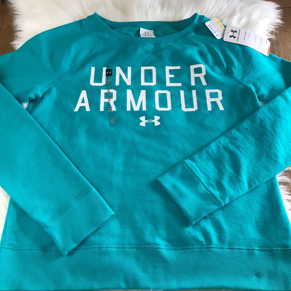 Under Armour all season gear sweatshirt loose fit!
