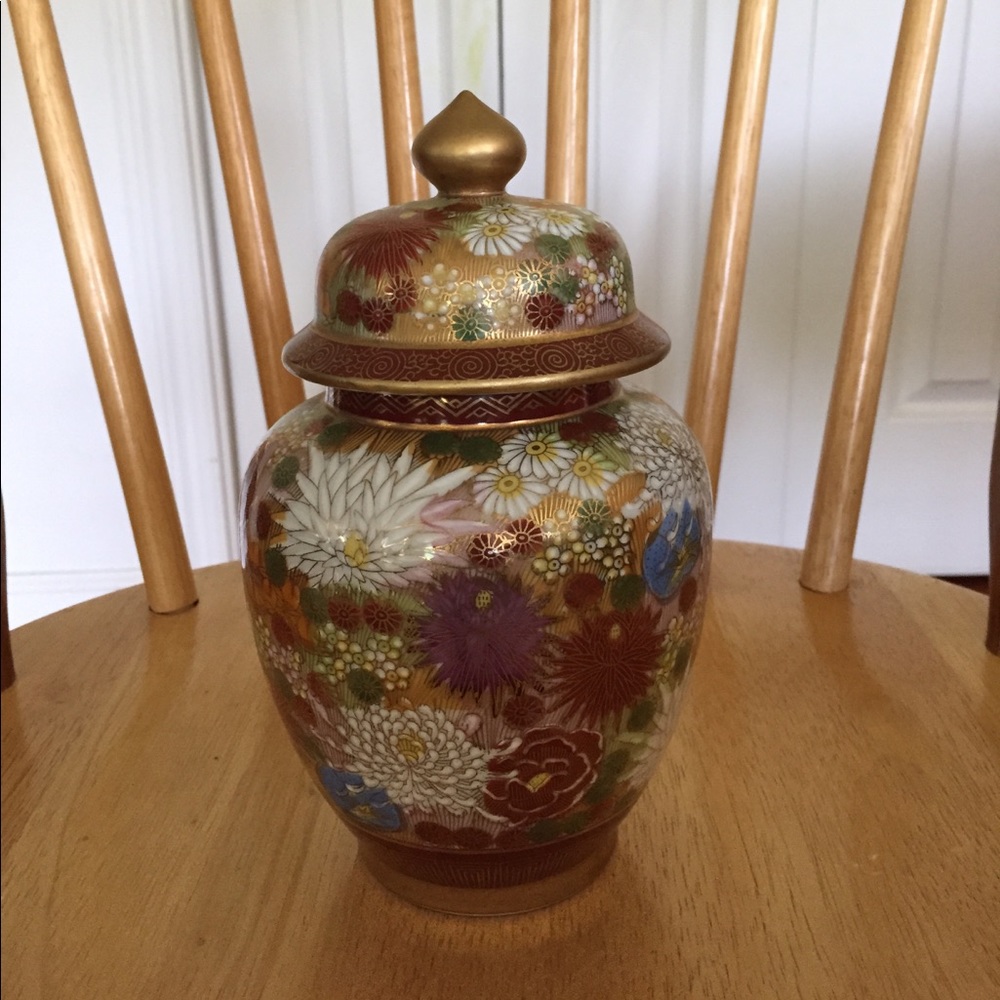 Vintage Chinese ginger gar with matching lid