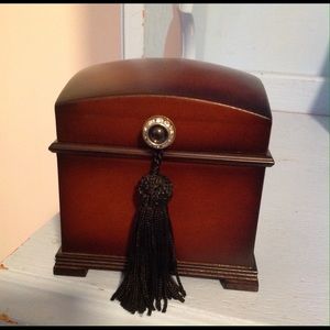 Bombay jewelry holder/music box