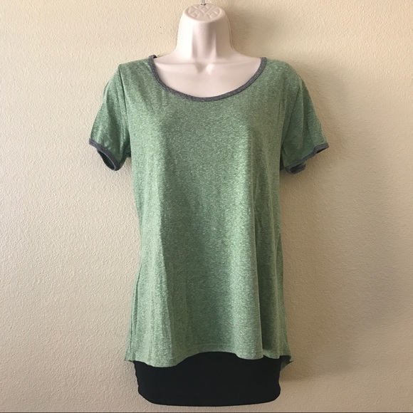 LuLaRoe Classic T - Picture 1 of 3