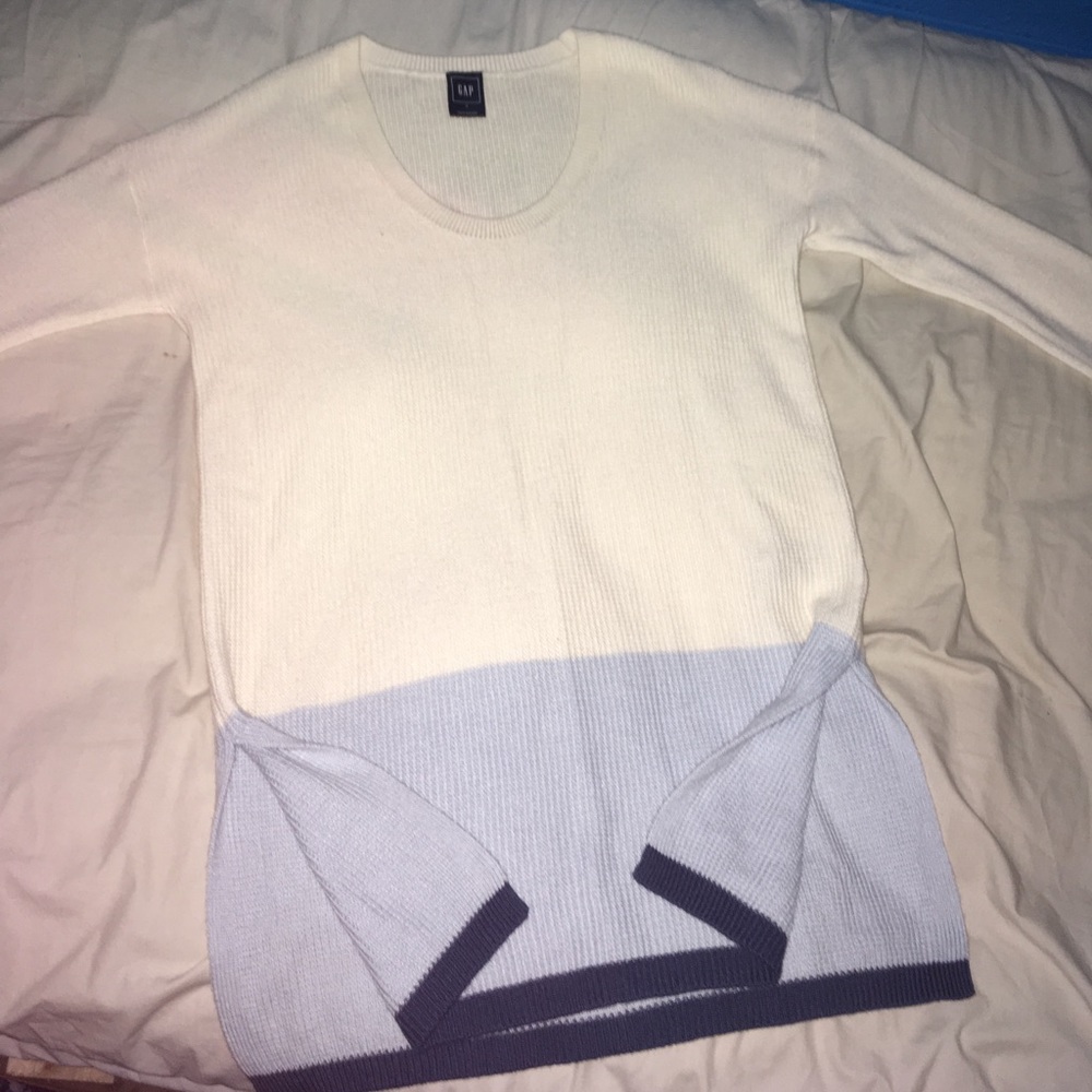 Knitted white long sleeve shirt