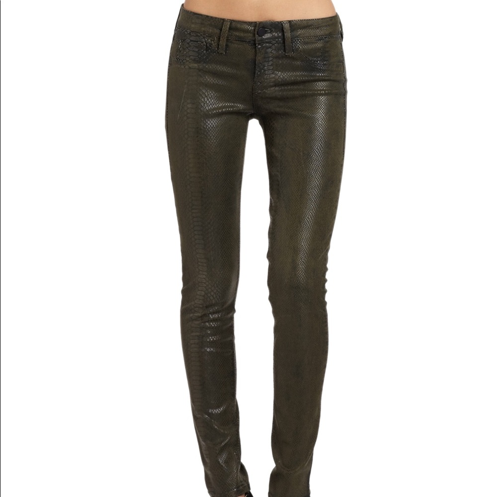 Sold design lab soho crocodile print (off green)