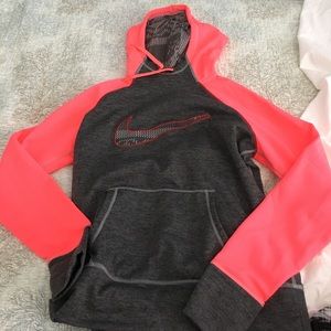 NIKE therma fit sweatshirt
