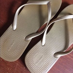 Gold Heavy Duty Flip Flops.