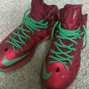 Lebron Christmas edition 10s