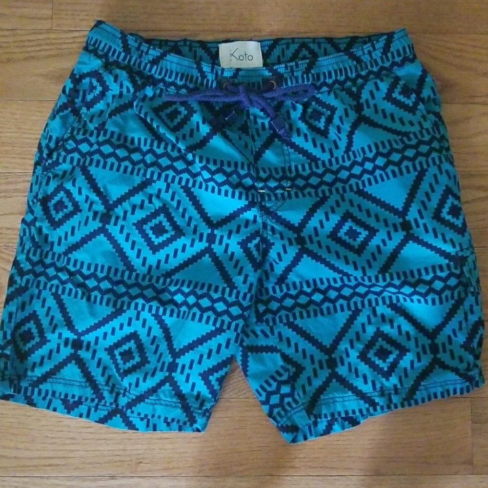 Urban Outfitters Men's Swim Trunks (sz. M)