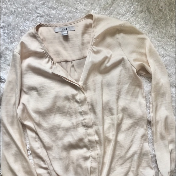 Tops - Cream Silk Button Down Long Sleeve Blouse