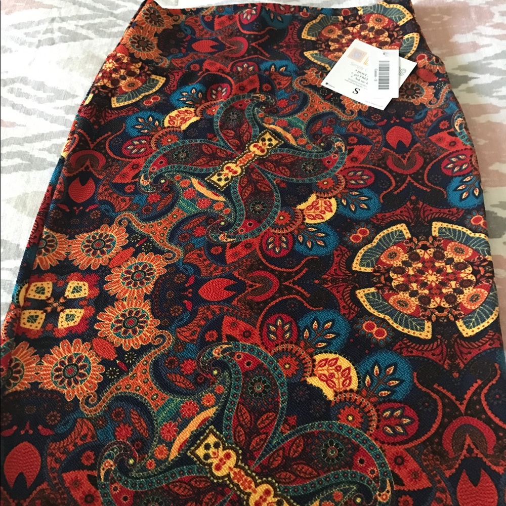 Small LuLaRoe Cassie