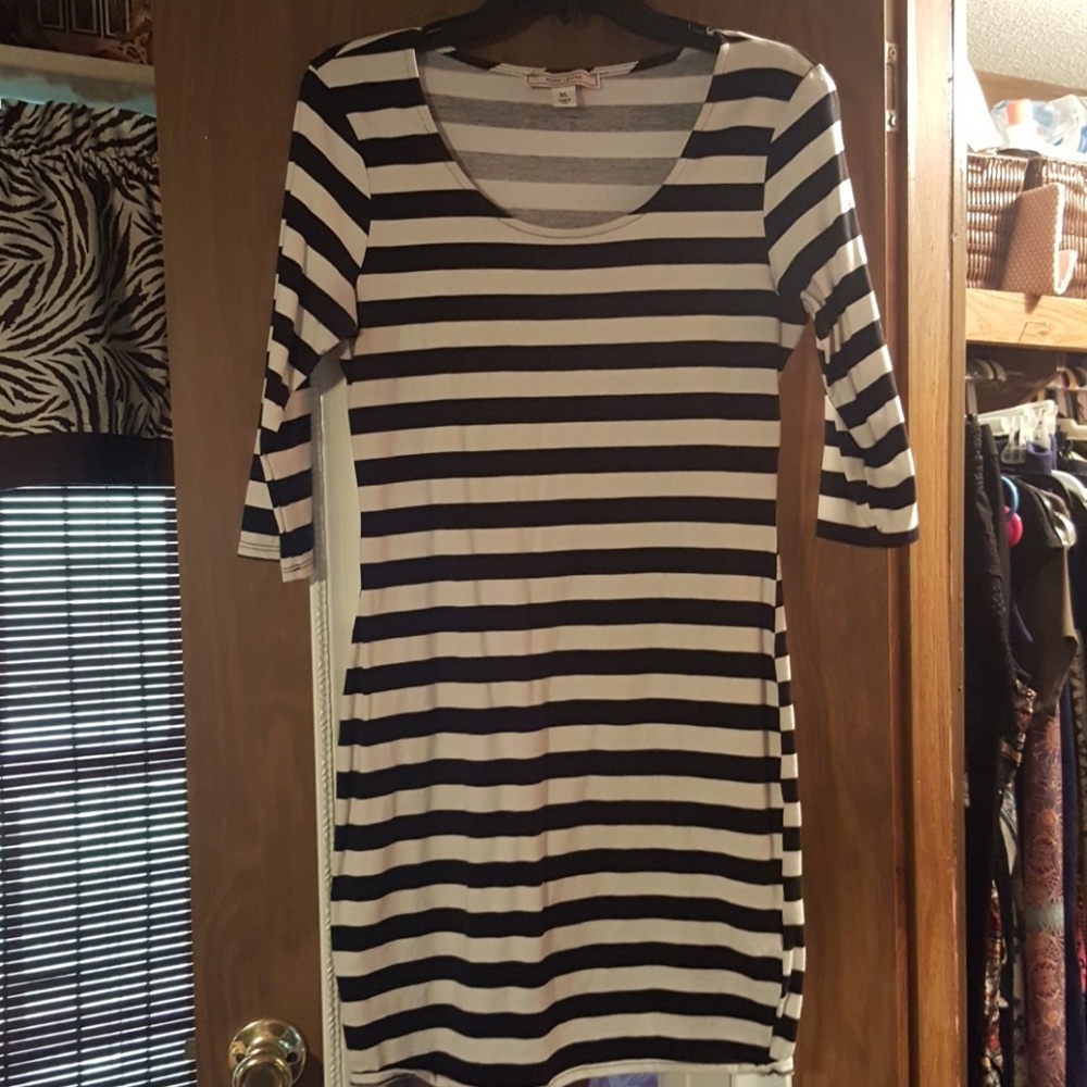 Black and white bodycon dress