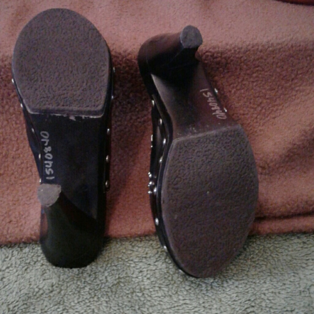 Studded Clogs - Picture 3 of 3