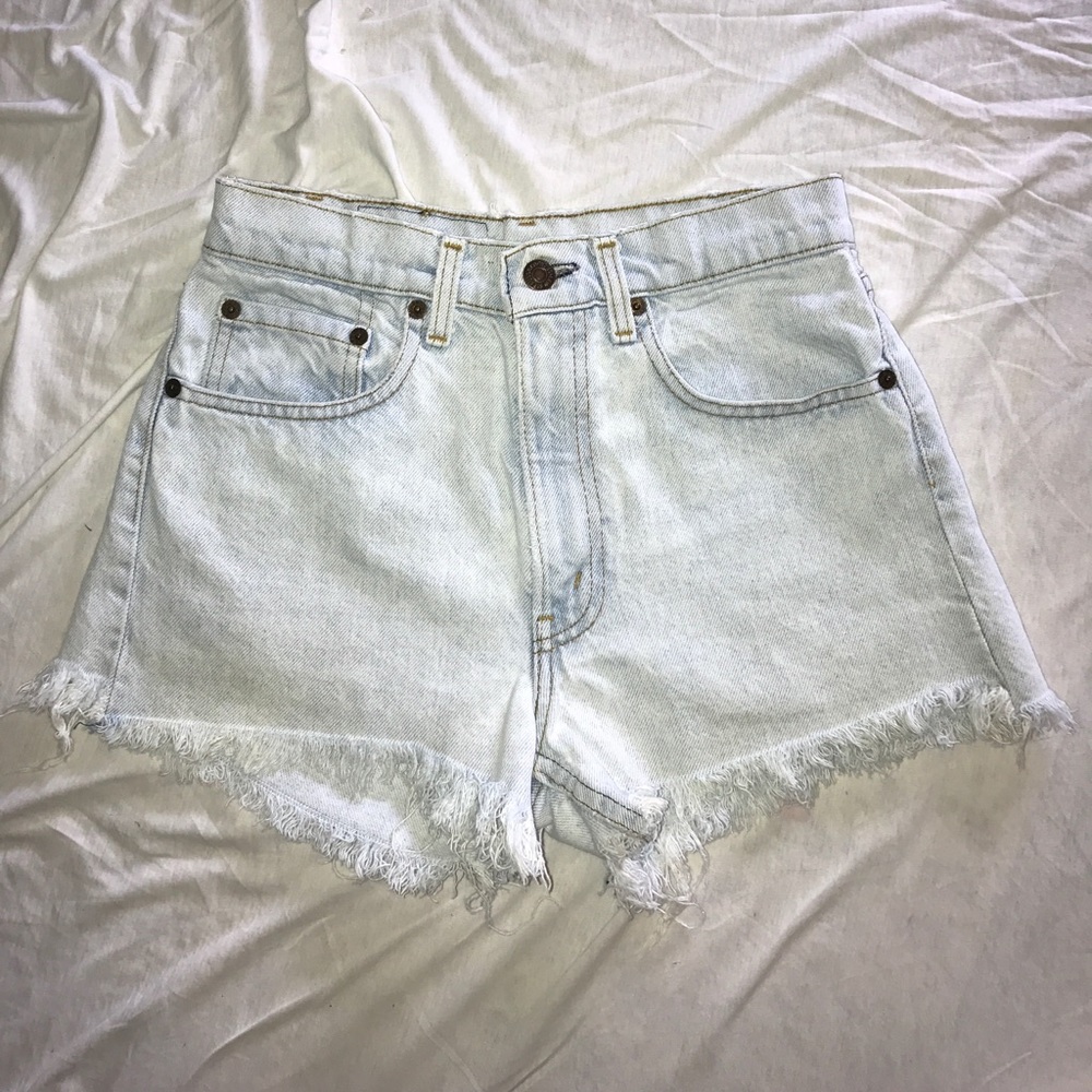 Vintage Levi's light wash jean shorts cheeky