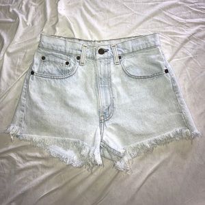Vintage Levi's light wash jean shorts cheeky