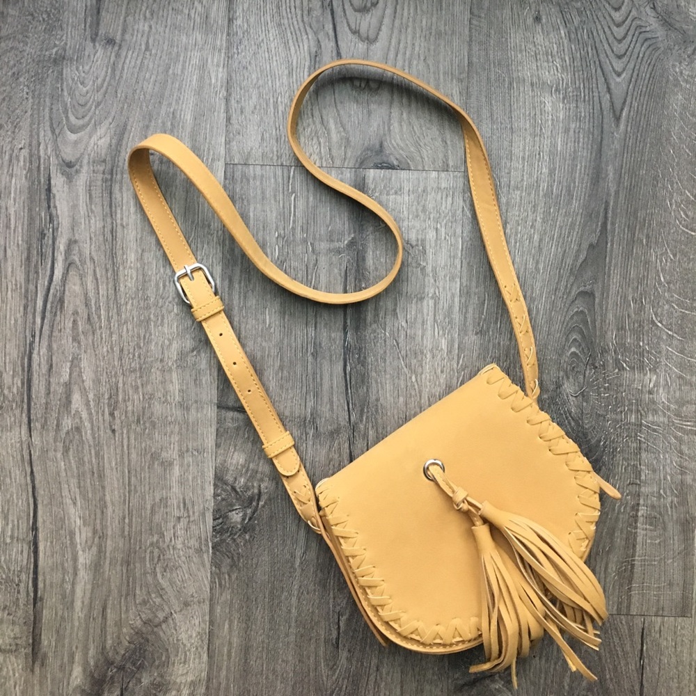 ✨ Forever 21 saddle bag ✨