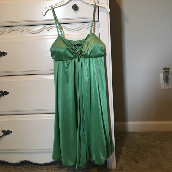 Green silk party dress/ short dress Size Medium - Picture 1 of 2