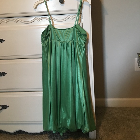 Green silk party dress/ short dress Size Medium - Picture 2 of 2