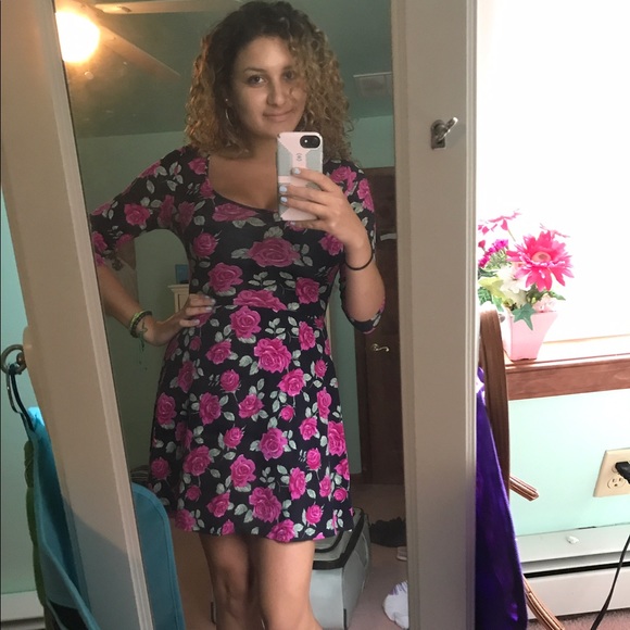 Adorable 3/4 Sleeve Floral Mini Dress - Picture 5 of 7