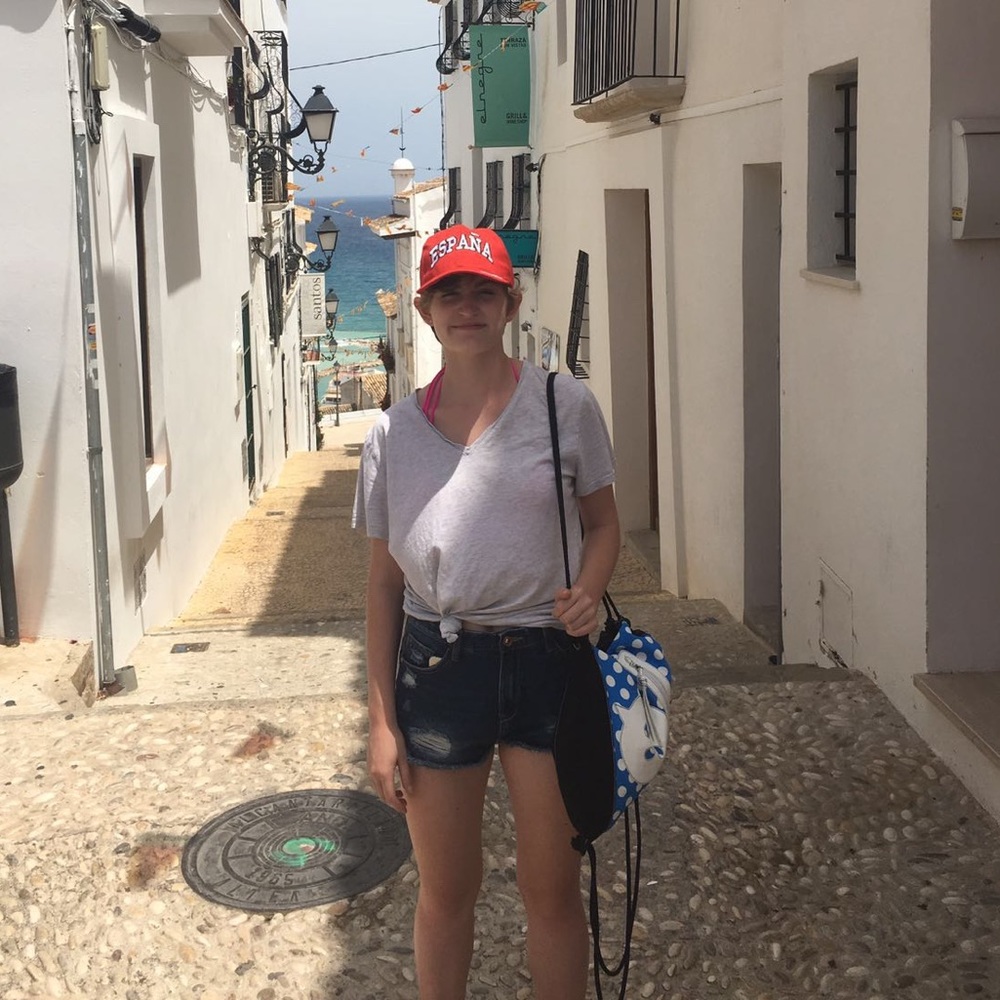 Meet your Posher, Crystal