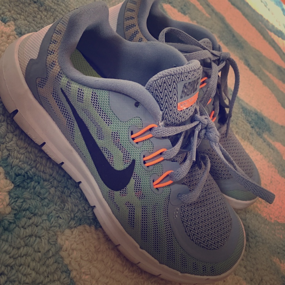 Nike boys youth 2