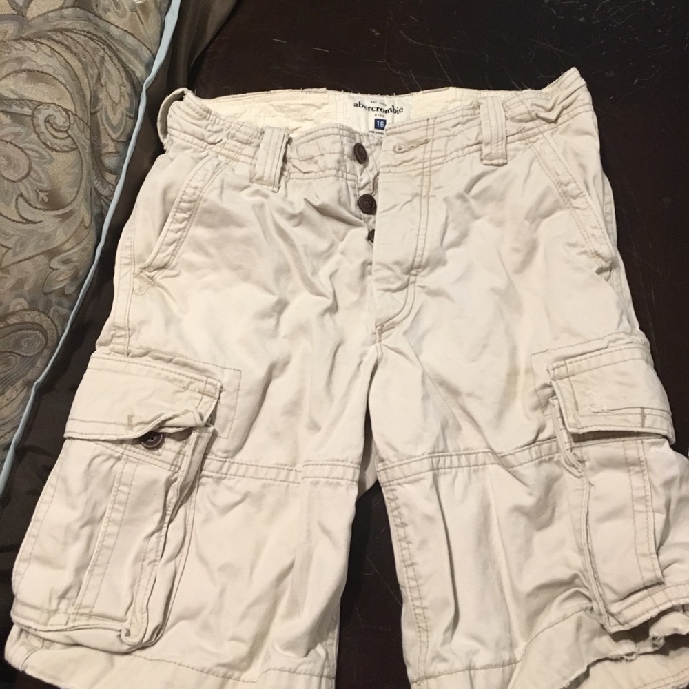 Khaki cargo Abercrombie shorts 16