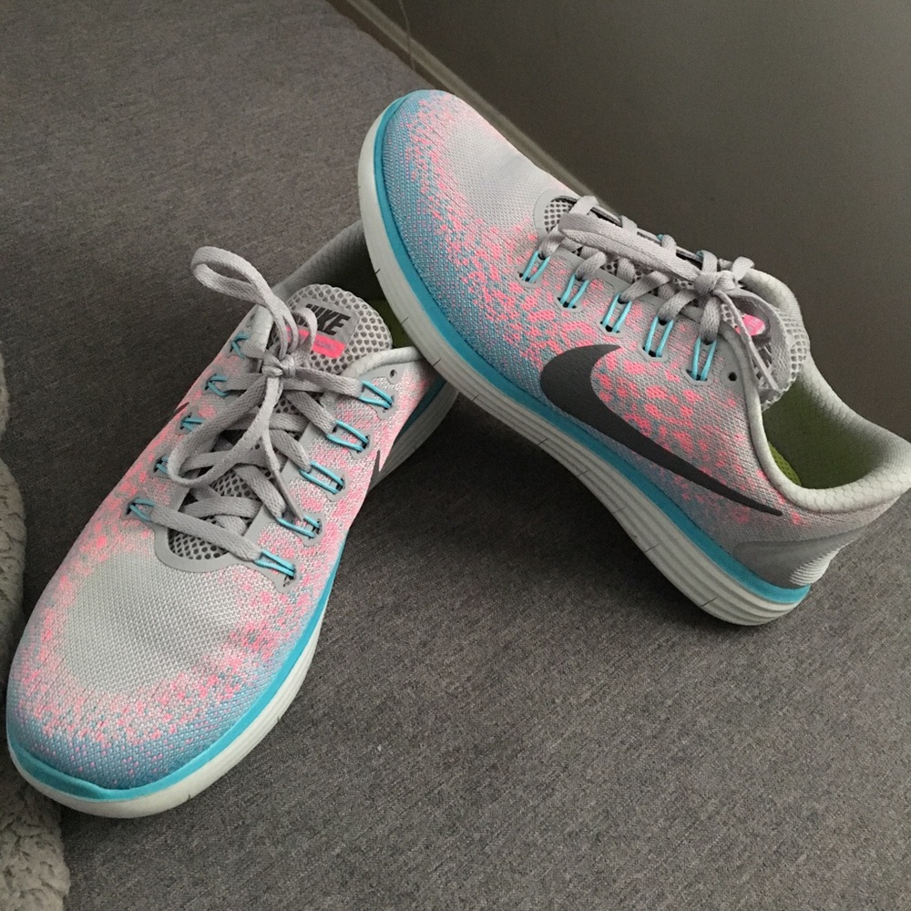 Nike Free Runs Size 8 🌸