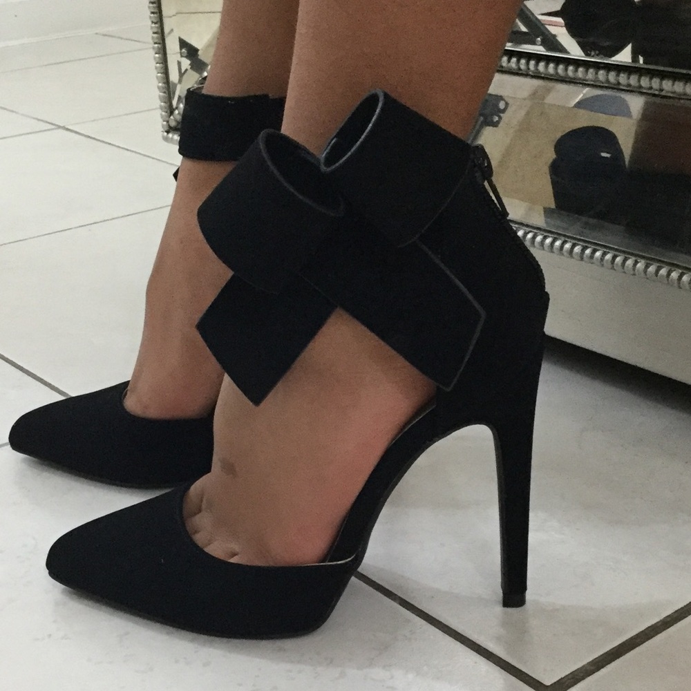 Black heels with bow detail