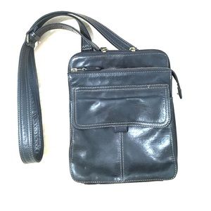 Travel abroad leather purse