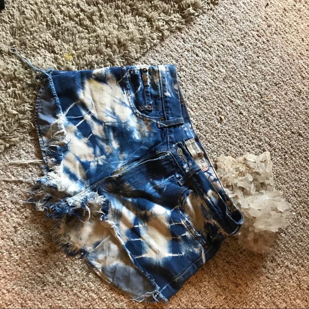 Blue tie-dye original Levi cut off