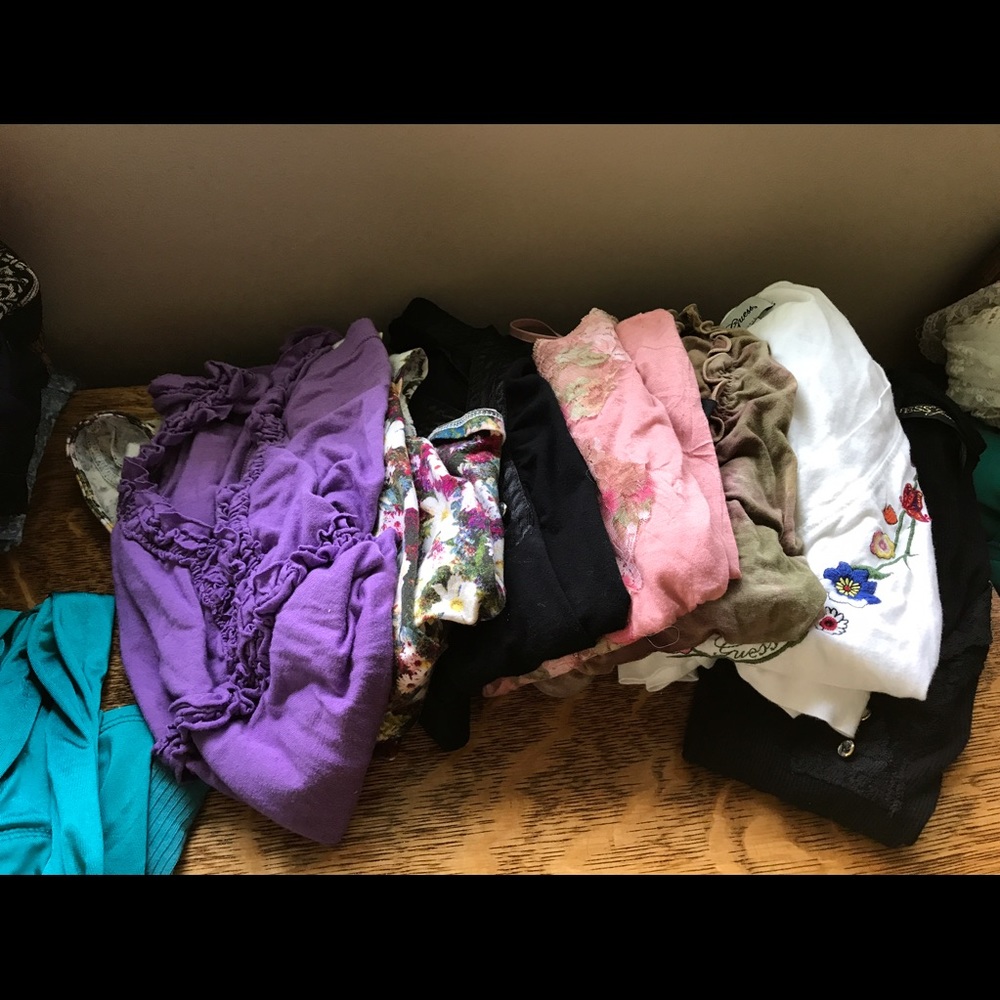 Guess tops 7 total