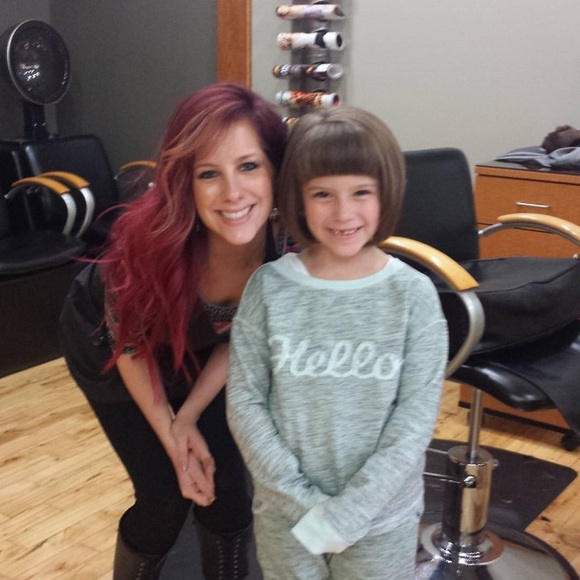 Meet your Posher, Mel - Picture 2 of 3