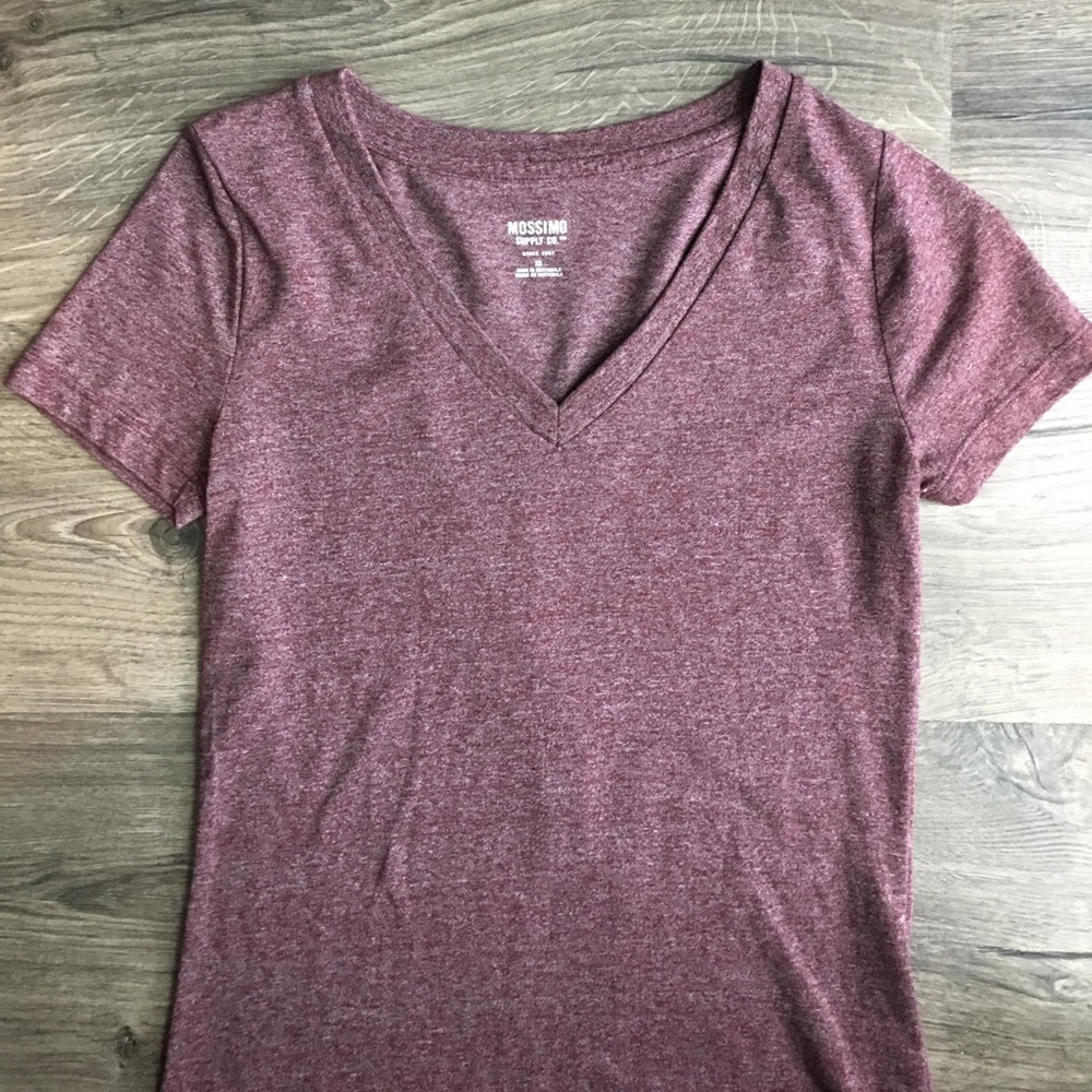 🖤 Mossimo supply co V-neck 🖤