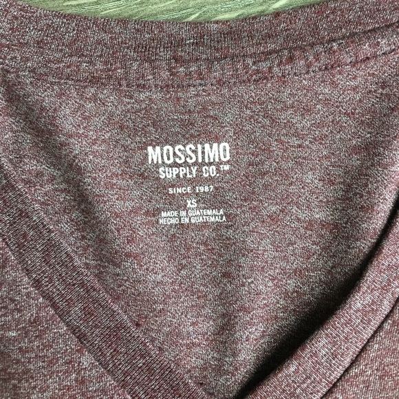 🖤 Mossimo supply co V-neck 🖤 - Picture 2 of 3