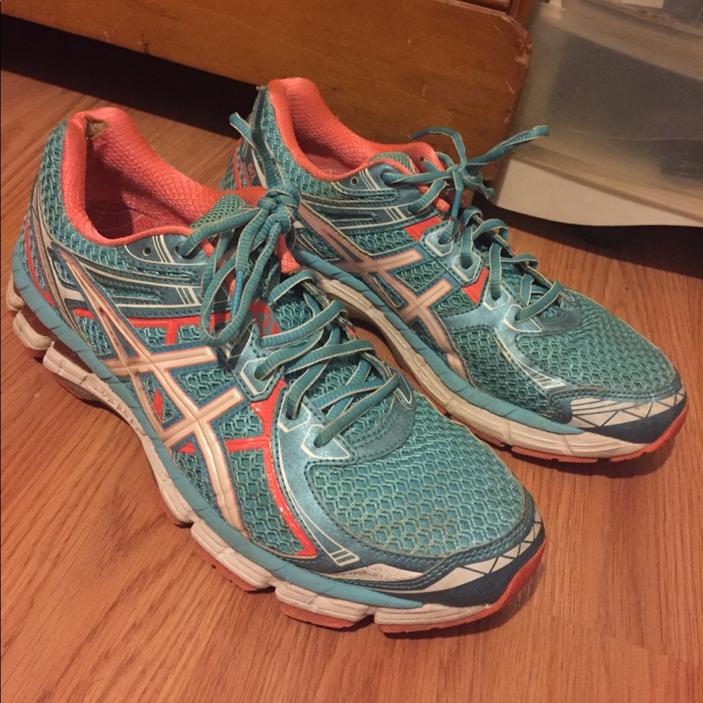 Asics T3P8N sneakers