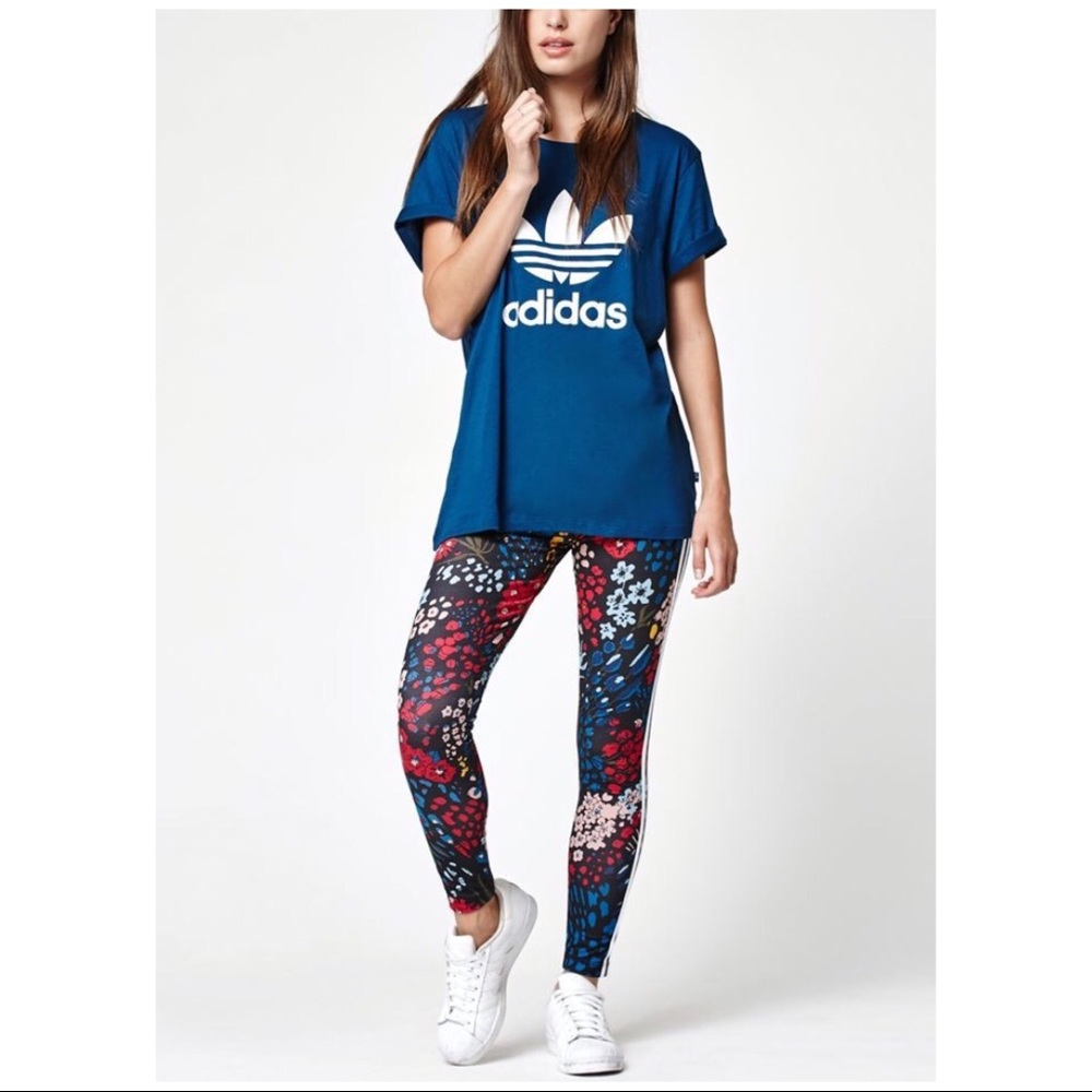 ✨SALE✨Adidas floral print 3-stripe leggings