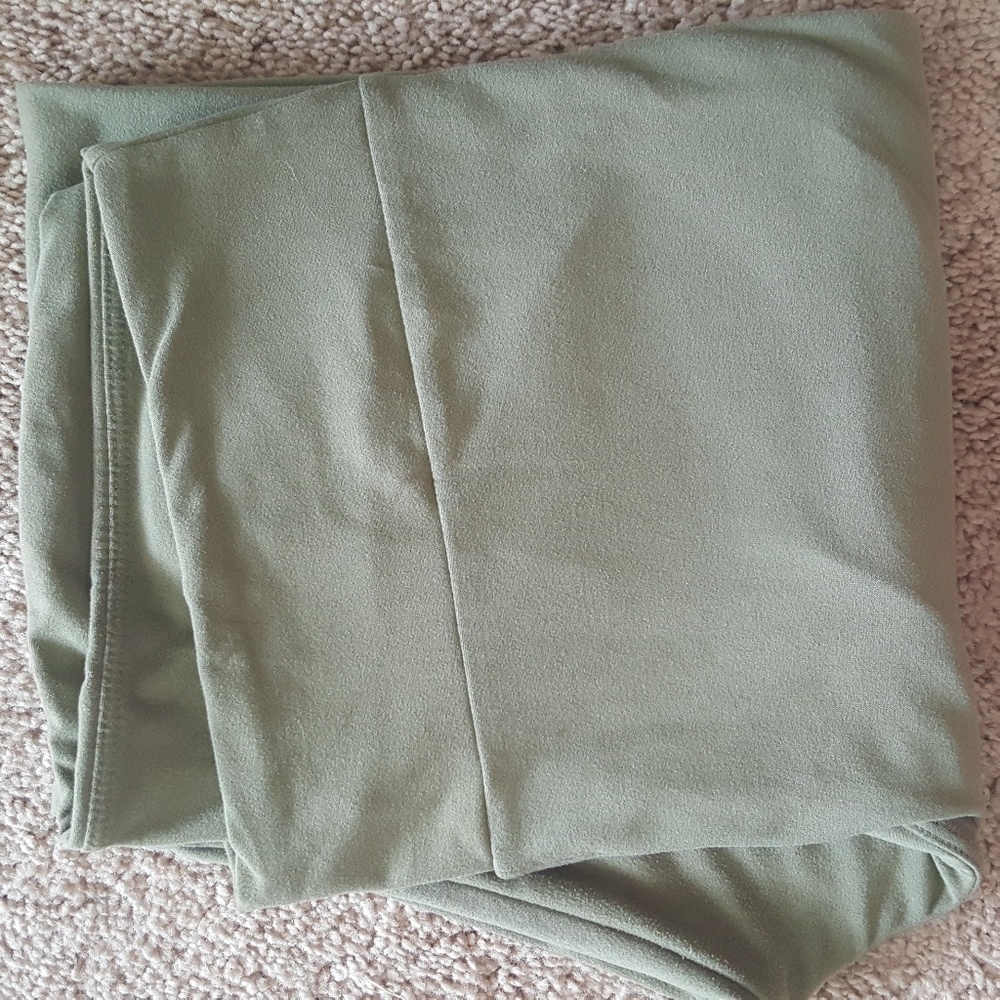 LuLaRoe Tall/Curvy Olive leggings