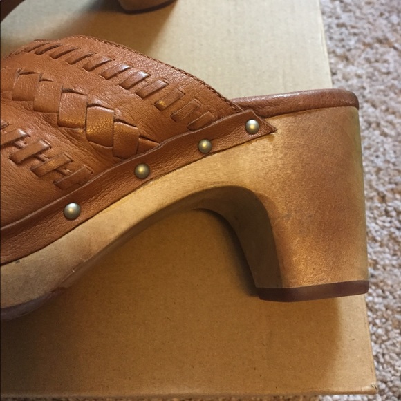 😌SOLD😌💕sale💕Ugg leather clogs - Picture 6 of 8