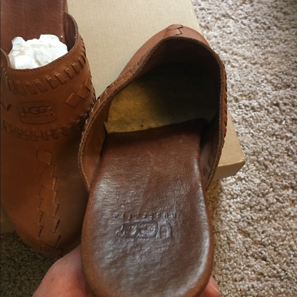 😌SOLD😌💕sale💕Ugg leather clogs - Picture 8 of 8