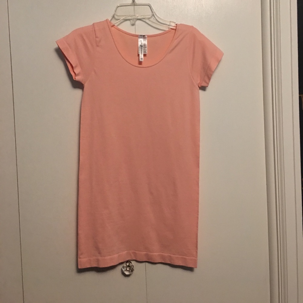 Stretchy, never worn Short Sleeve shirt