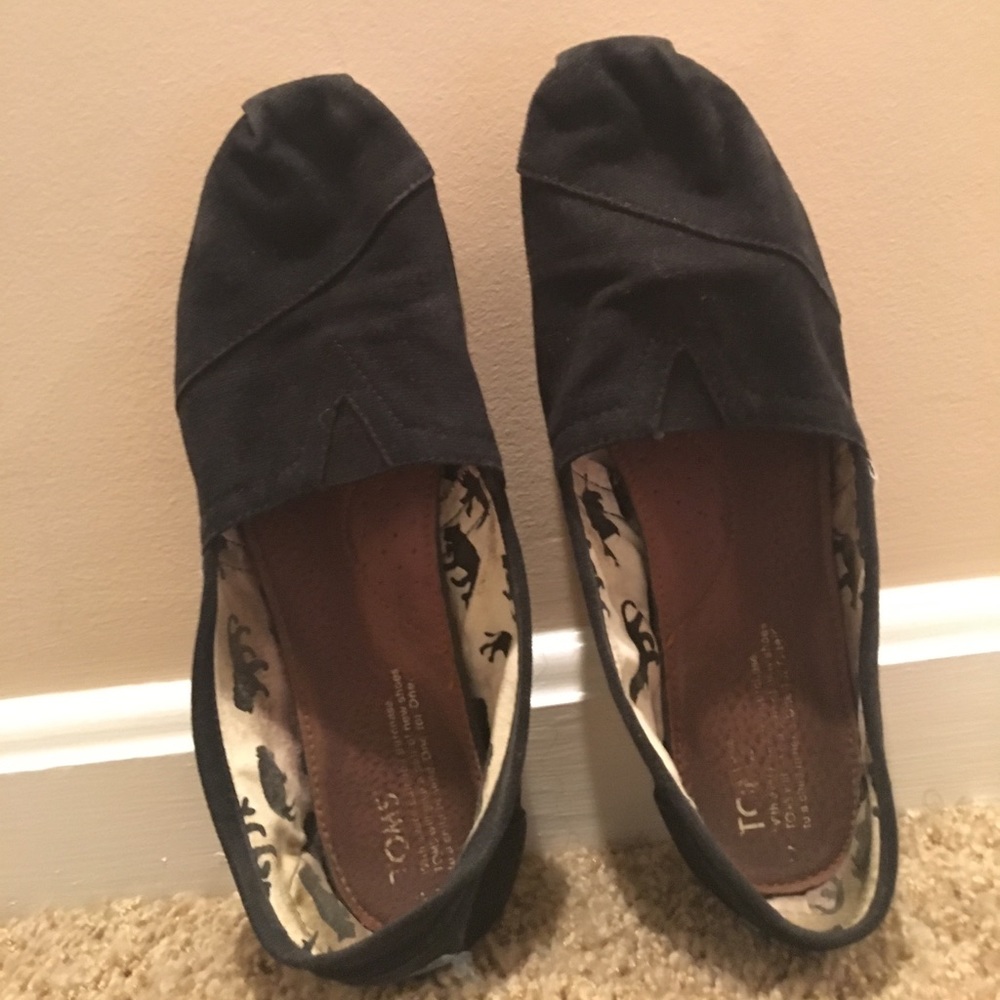 Authentic black TOMS