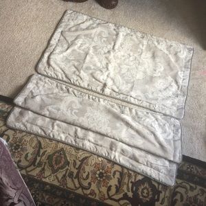 ROYAL VELVET NWE, NEVER USED KING PILLOW SHAMS!