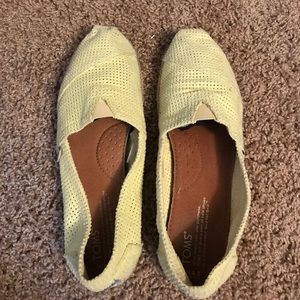 Light yellow TOMS