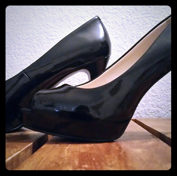 Black pumps - Picture 2 of 3