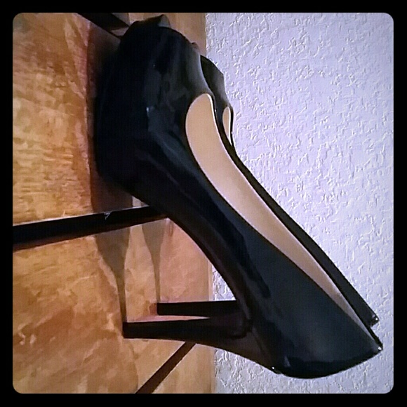 Black pumps - Picture 3 of 3