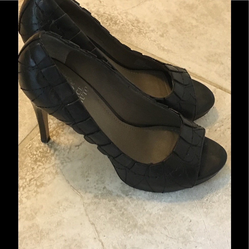 🚫DONATED🚫 
Vince Camuto Open toe Pump