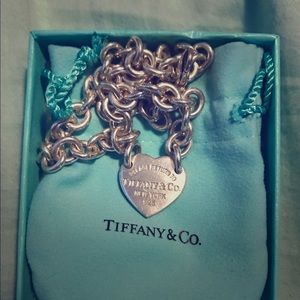 Tiffany Choker
