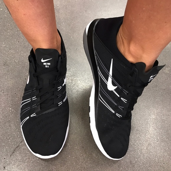 ⏱Free-black & white ⏱Nike new Price Firm - Picture 2 of 5