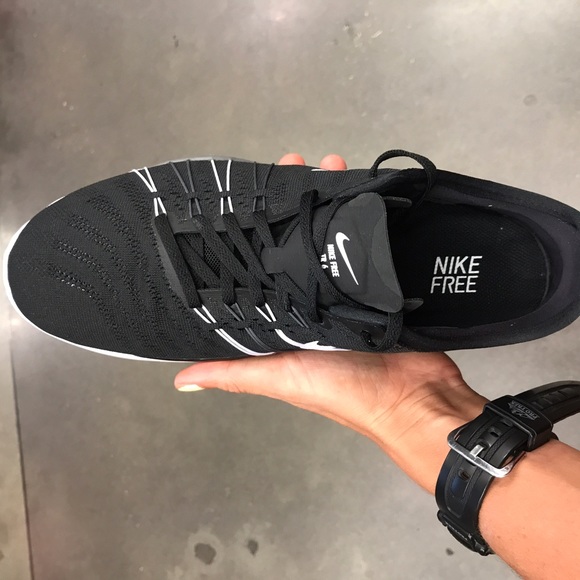 ⏱Free-black & white ⏱Nike new Price Firm - Picture 4 of 5