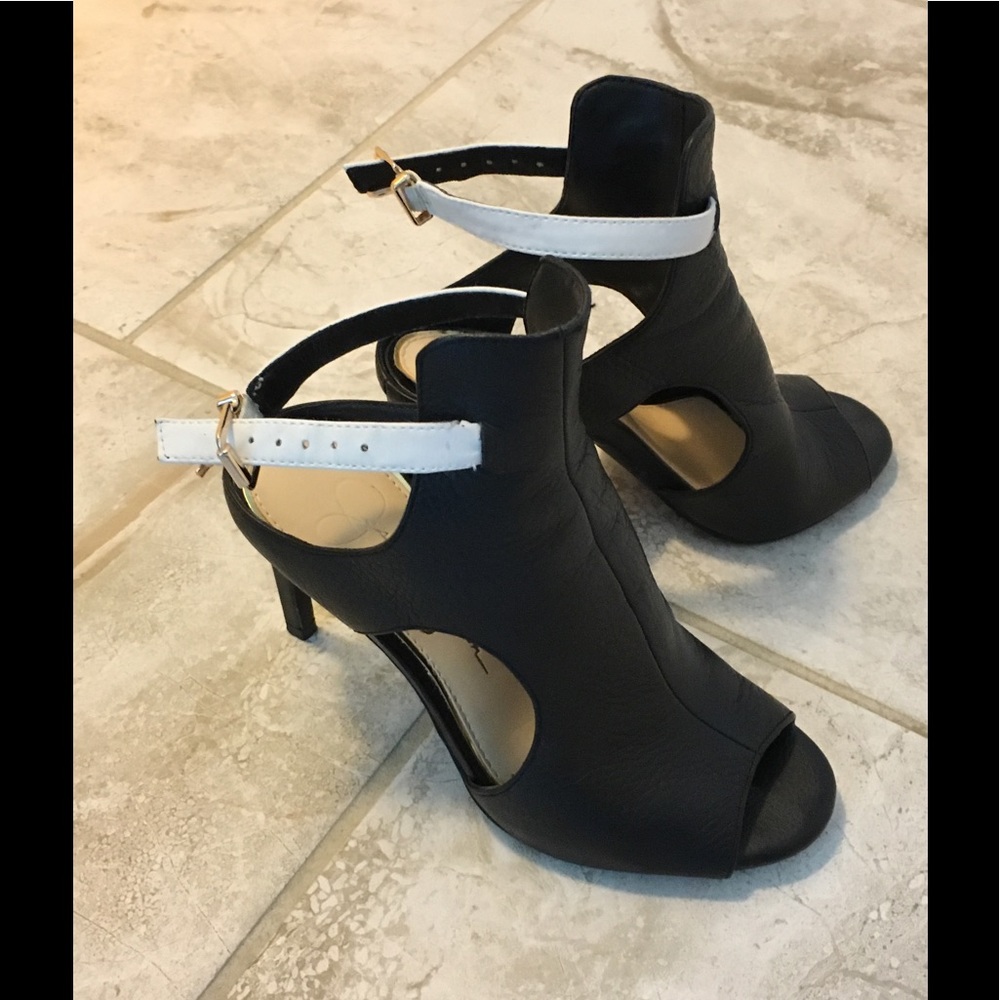 🚫DONATED🚫 
Jessica Simpson "Manali"